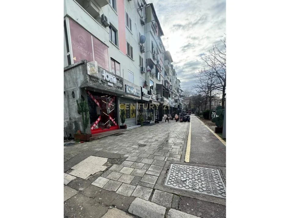 Tirane, shes ambjent biznesi Kati 0, 44 m² 450.000 € (21 Dhjetori)