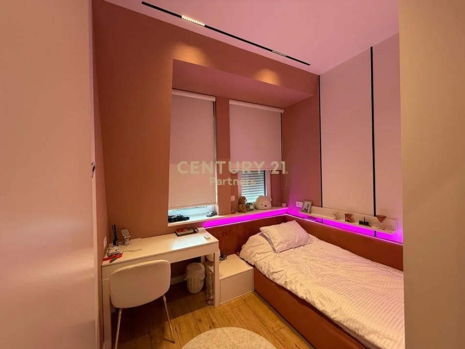 Tirane, jepet me qera apartament 3+1+Ballkon Kati 2, 113 m² 1.600 € (JOY RESIDENCE)