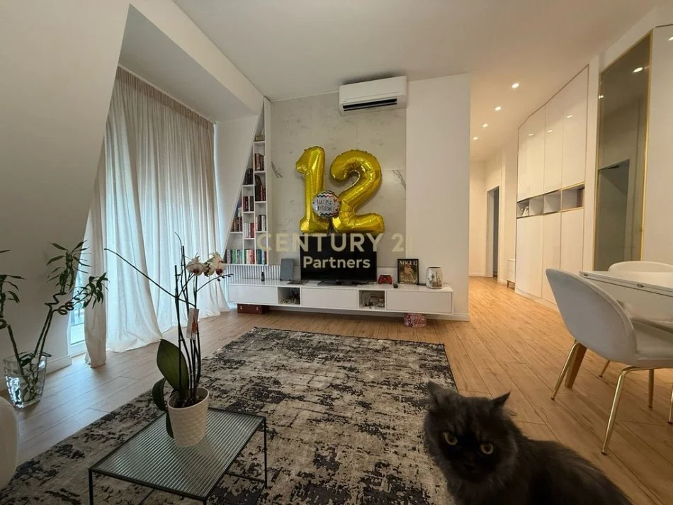 Tirane, jepet me qera apartament 3+1+Ballkon Kati 2, 113 m² 1.600 € (JOY RESIDENCE)