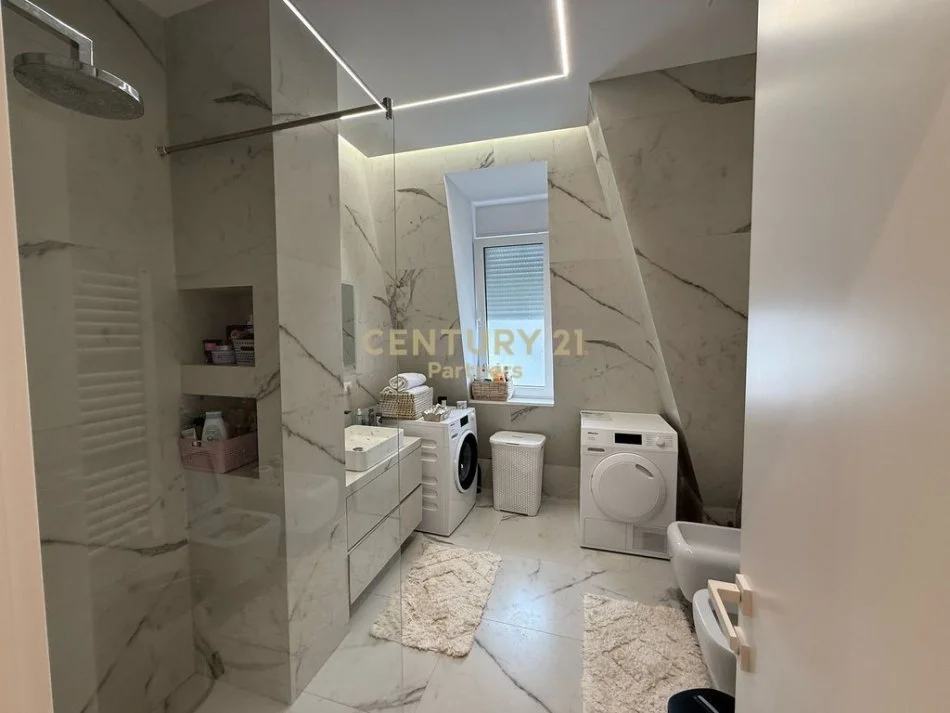 Tirane, jepet me qera apartament 3+1+Ballkon Kati 2, 113 m² 1.600 € (JOY RESIDENCE)