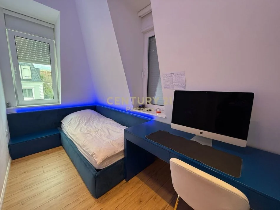 Tirane, jepet me qera apartament 3+1+Ballkon Kati 2, 113 m² 1.600 € (JOY RESIDENCE)