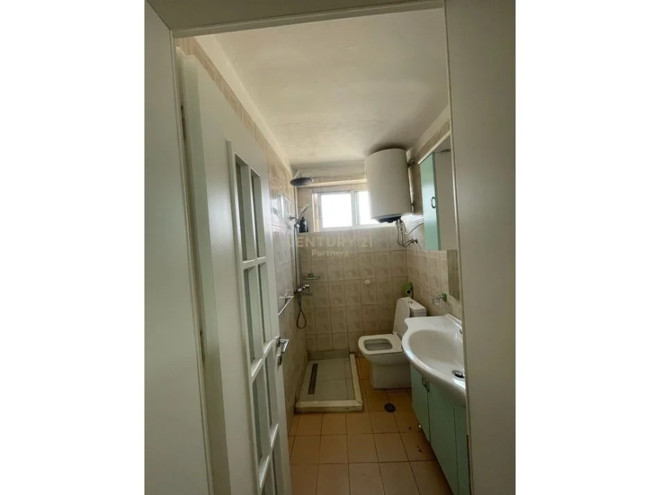 Tirane, jepet me qera apartament 2+1+Ballkon Kati 5, 56 m² 550 € (Prane Siri Kodres)