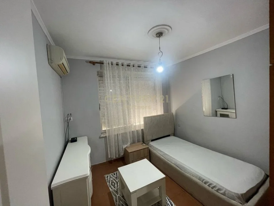 Tirane, jepet me qera apartament 2+1+Ballkon Kati 5, 56 m² 550 € (Prane Siri Kodres)
