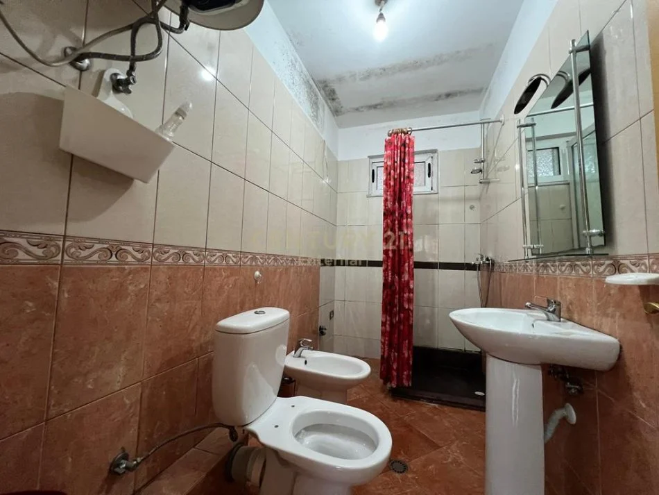 Tirane, jap me qera zyre , 91 m² 500 € (Komuna e Parisit)