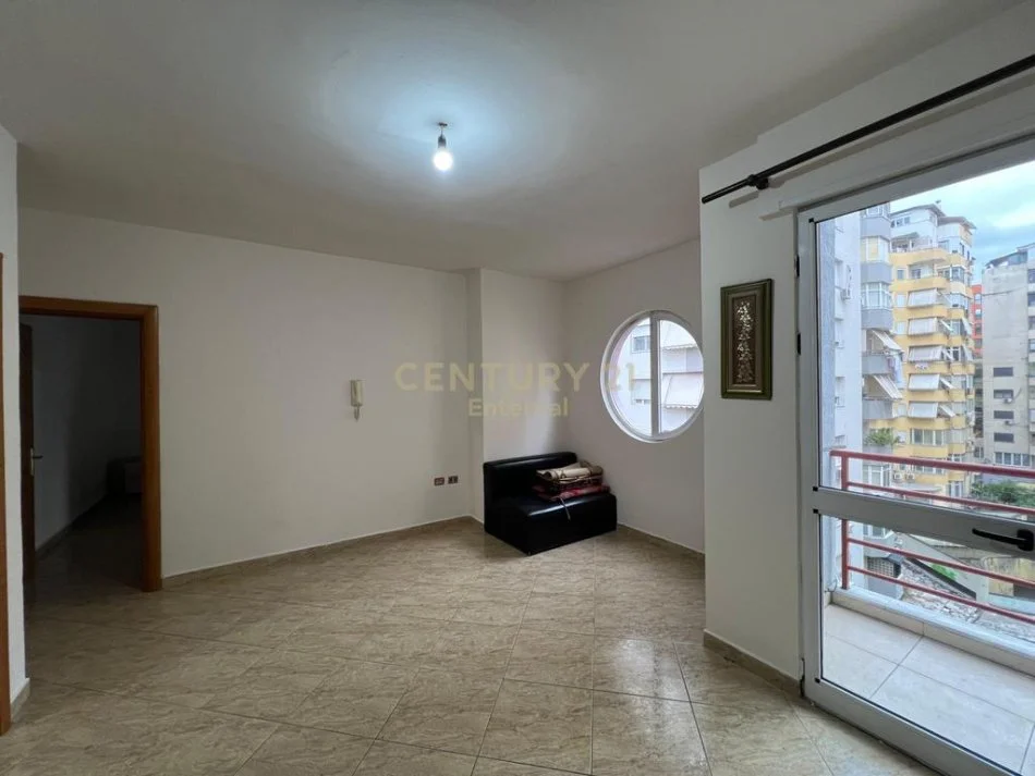 Tirane, jap me qera zyre , 91 m² 500 € (Komuna e Parisit)