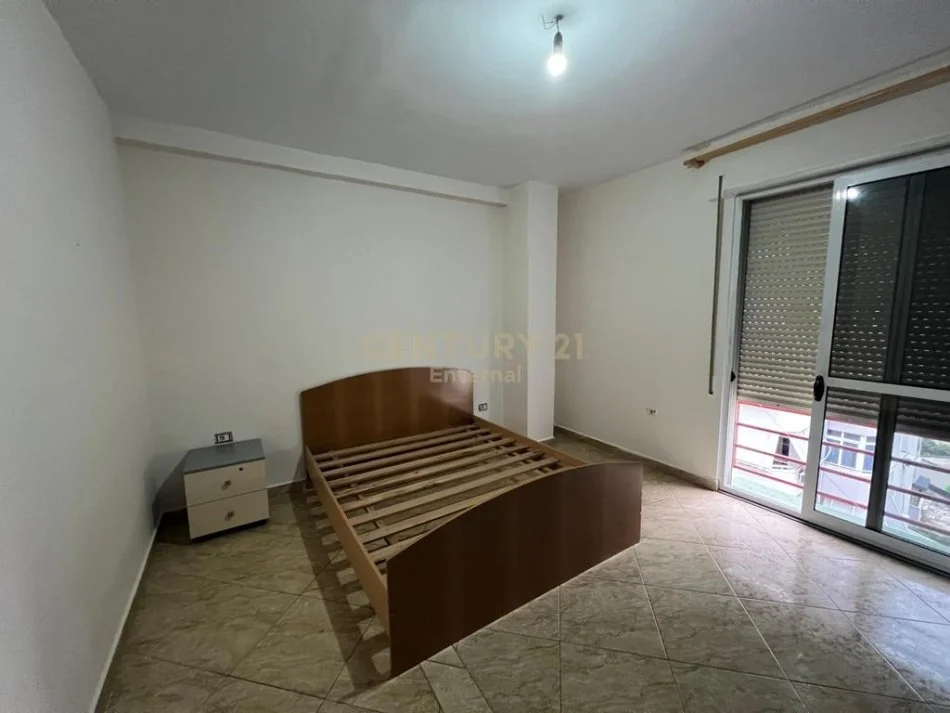 Tirane, jap me qera zyre , 91 m² 500 € (Komuna e Parisit)