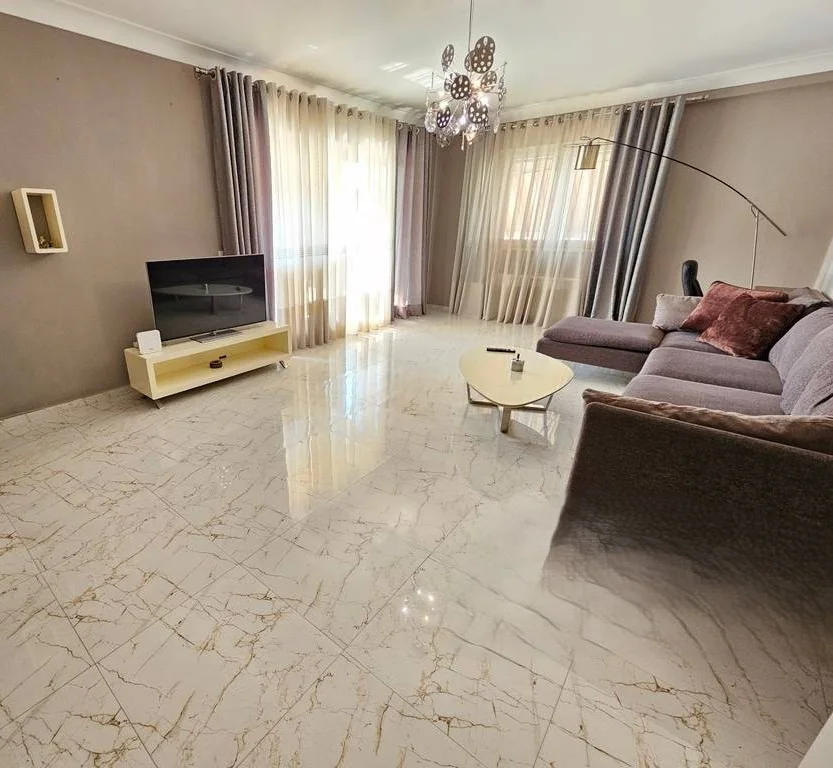 Tirane, jepet me qera apartament 3+1+Ballkon Kati 5, 160 m² 850 € 