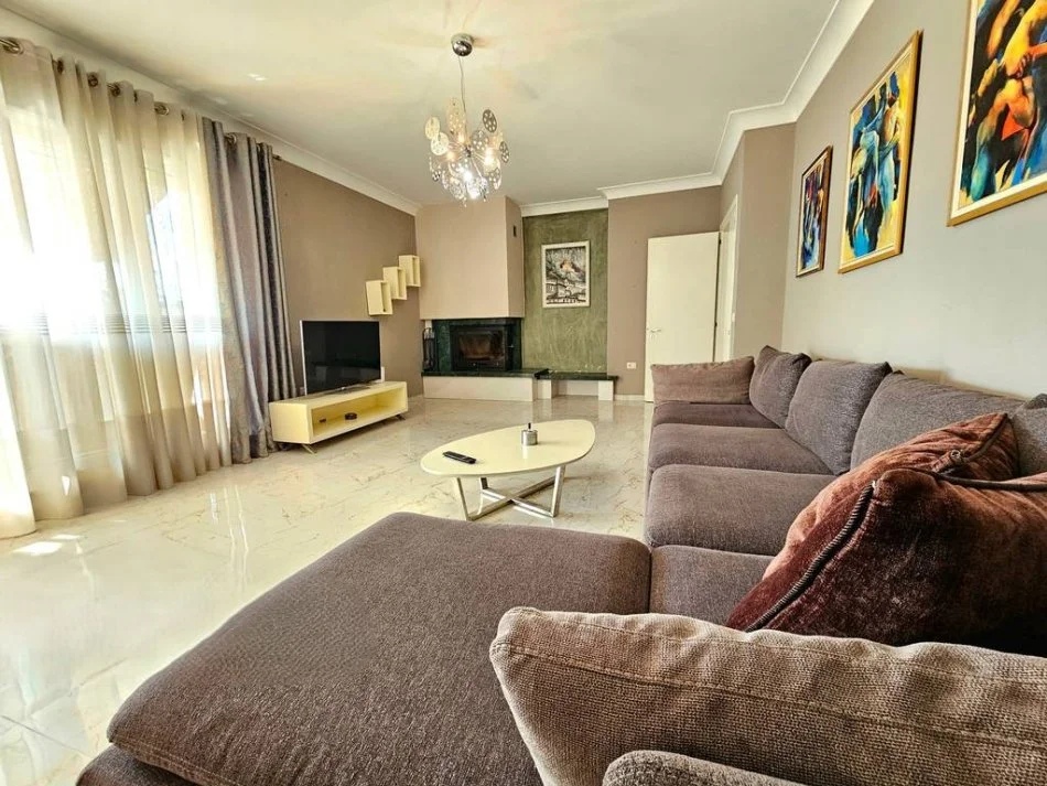 Tirane, jepet me qera apartament 3+1+Ballkon Kati 5, 160 m² 850 € 