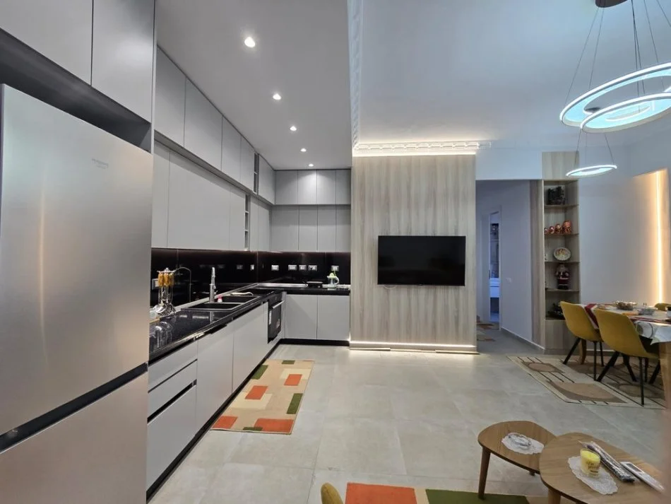 Tirane, jepet me qera apartament 2+1+Ballkon Kati 8, 109 m² 1.500 € (bond112142)