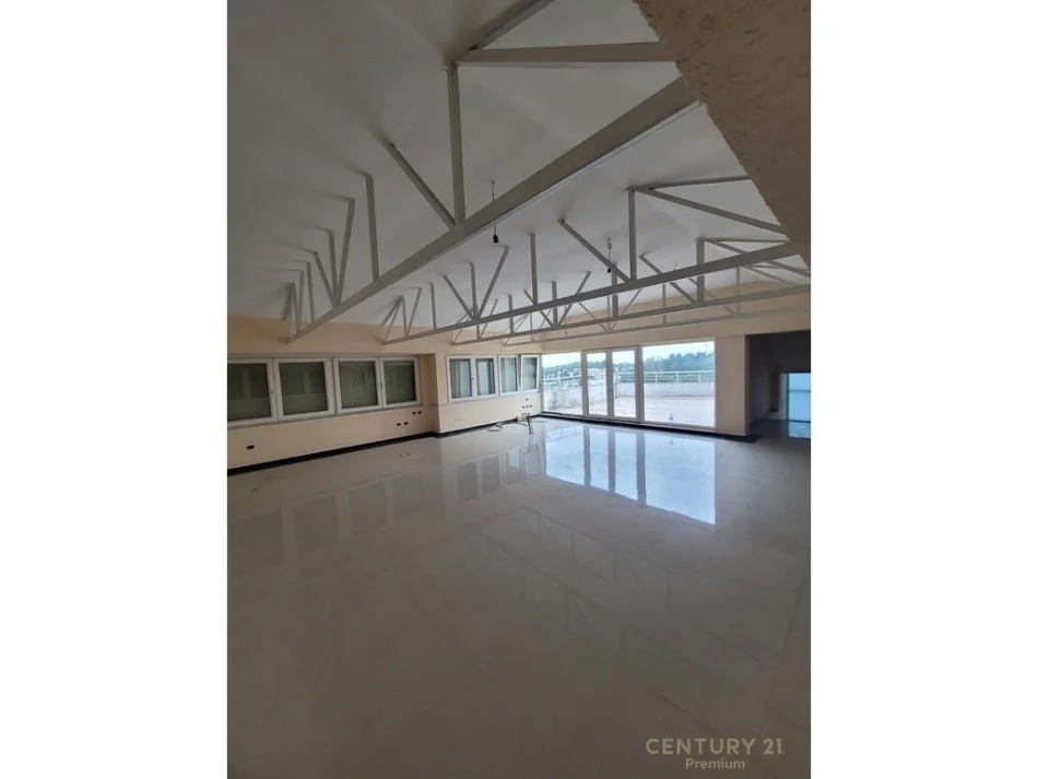 Tirane, shes godinë 5-katëshe , 655 m² 700.000 € (Sauk)