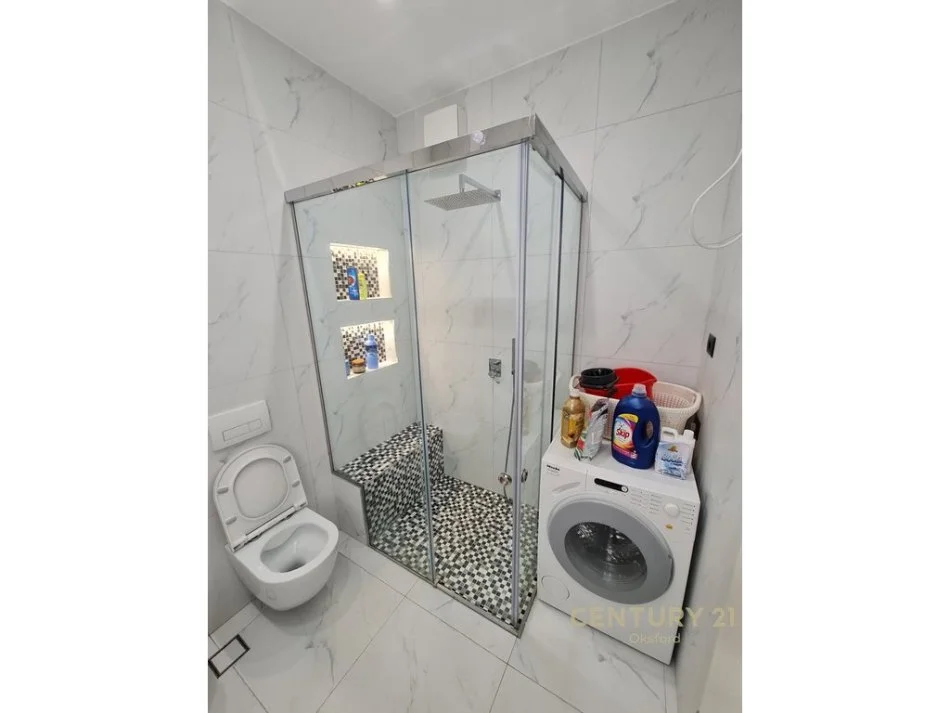 Tirane, jap me qera apartament 2+1+2 , 79 m² 800 € (21 Dhjetori)