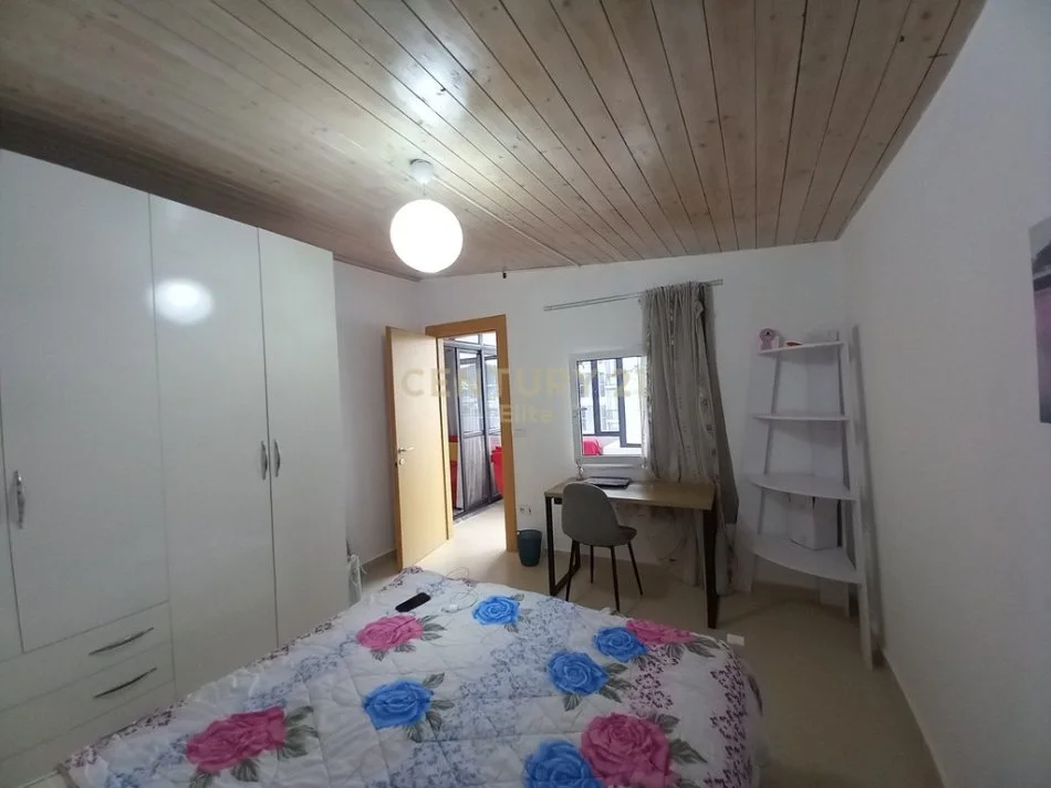 Tirane, jepet me qera apartament 3+1 Kati 3, 118 m² 650 € (Square 21)