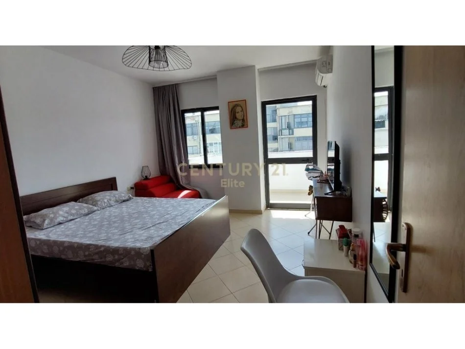 Tirane, jepet me qera apartament 3+1 Kati 3, 118 m² 650 € (Square 21)
