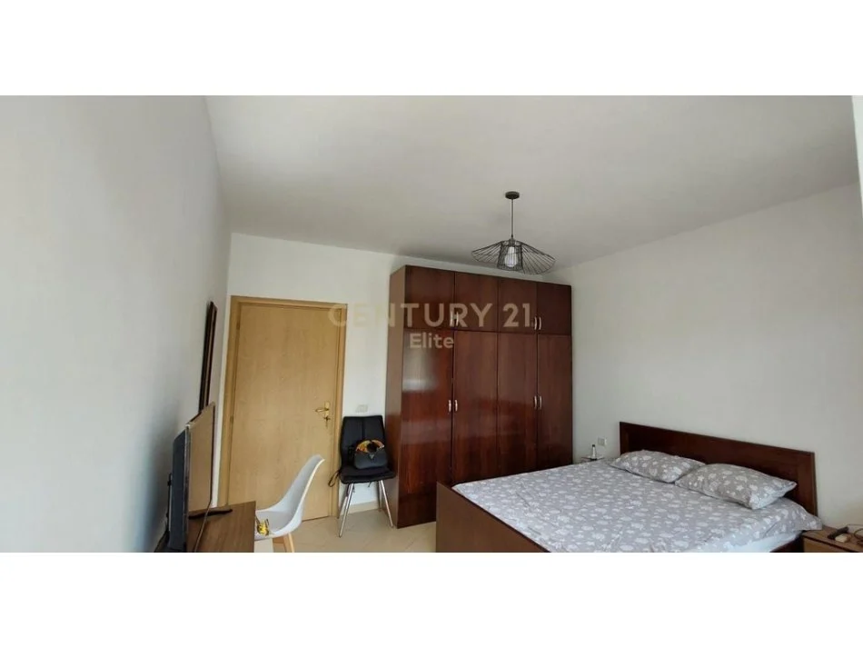 Tirane, jepet me qera apartament 3+1 Kati 3, 118 m² 650 € (Square 21)