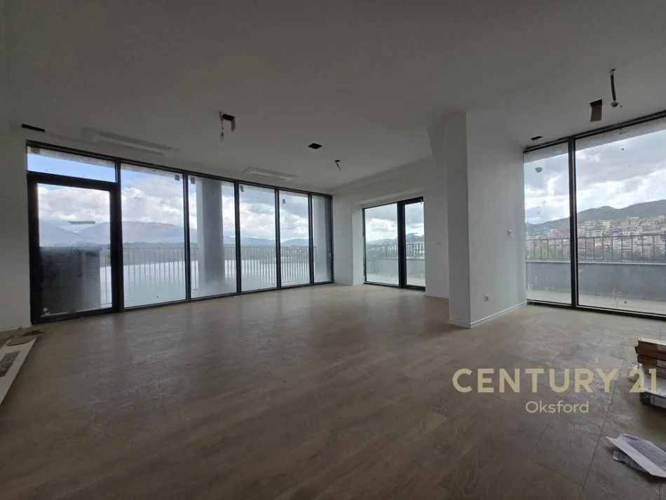 Tirane, jepet me qera zyre Kati 6, 215 m² 2.500 € (LAKE VIEW)