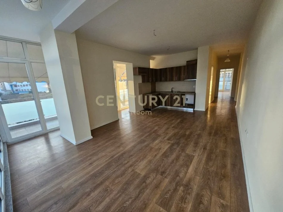 Tirane, jap me qera zyre , 139 m² 1.500 € (Komuna e Parisit)