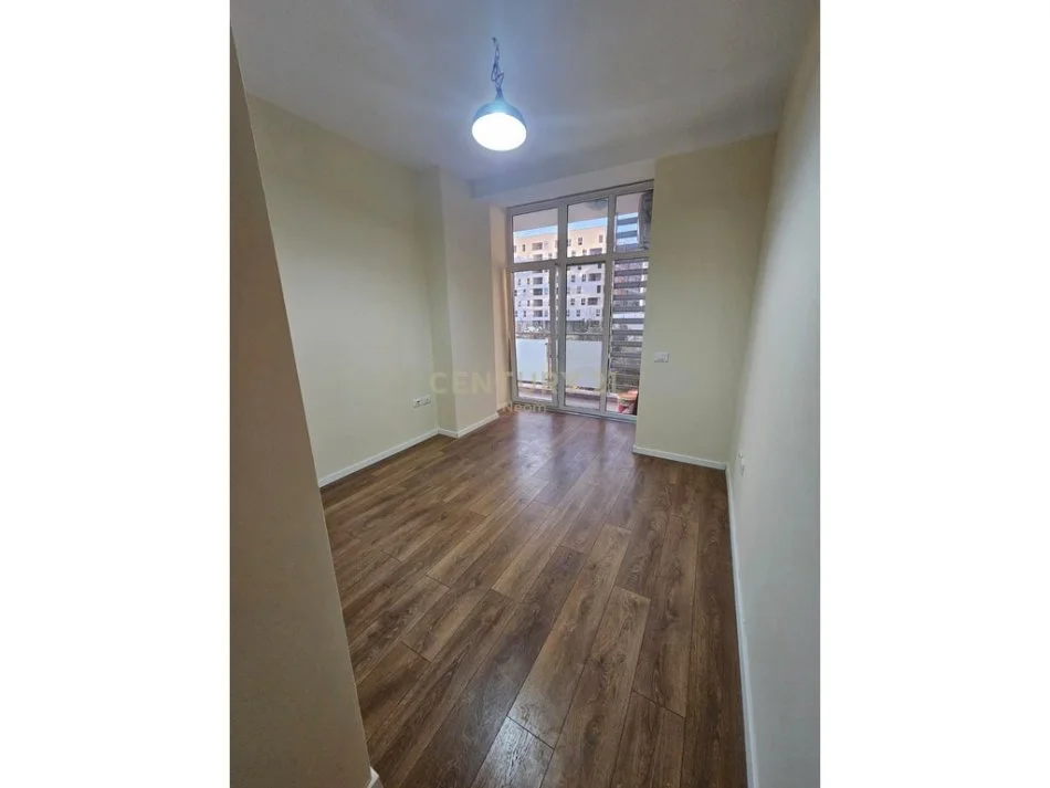 Tirane, jepet me qera apartament 3+1+Ballkon Kati 1, 166 m² 1.300 € (Neom112199)