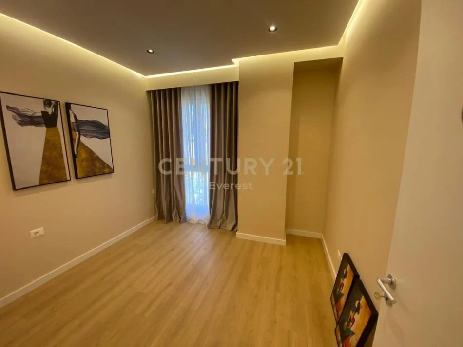 Tirane, shes apartament 2+1 , 107 m² 285.000 € (Pazari I ri)