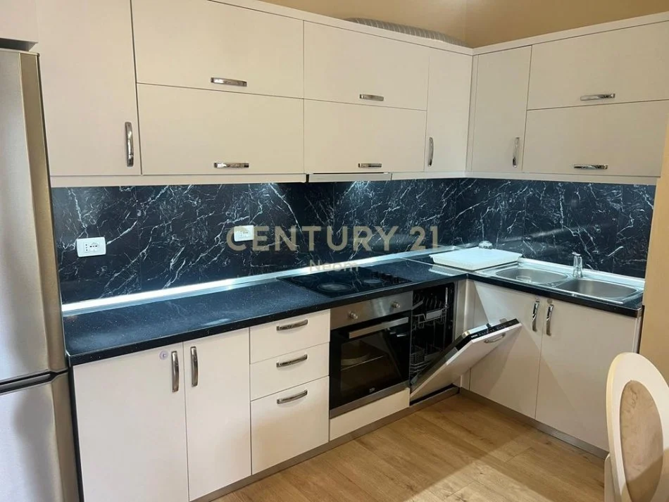 Tirane, jap me qera apartament 1+1 , 66 m² 550 € (Liqeni i Thatë)