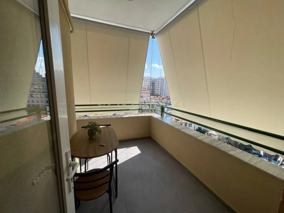 Tirane, jepet me qera apartament 1+1 Kati 7, 95 m² 1.000 € 