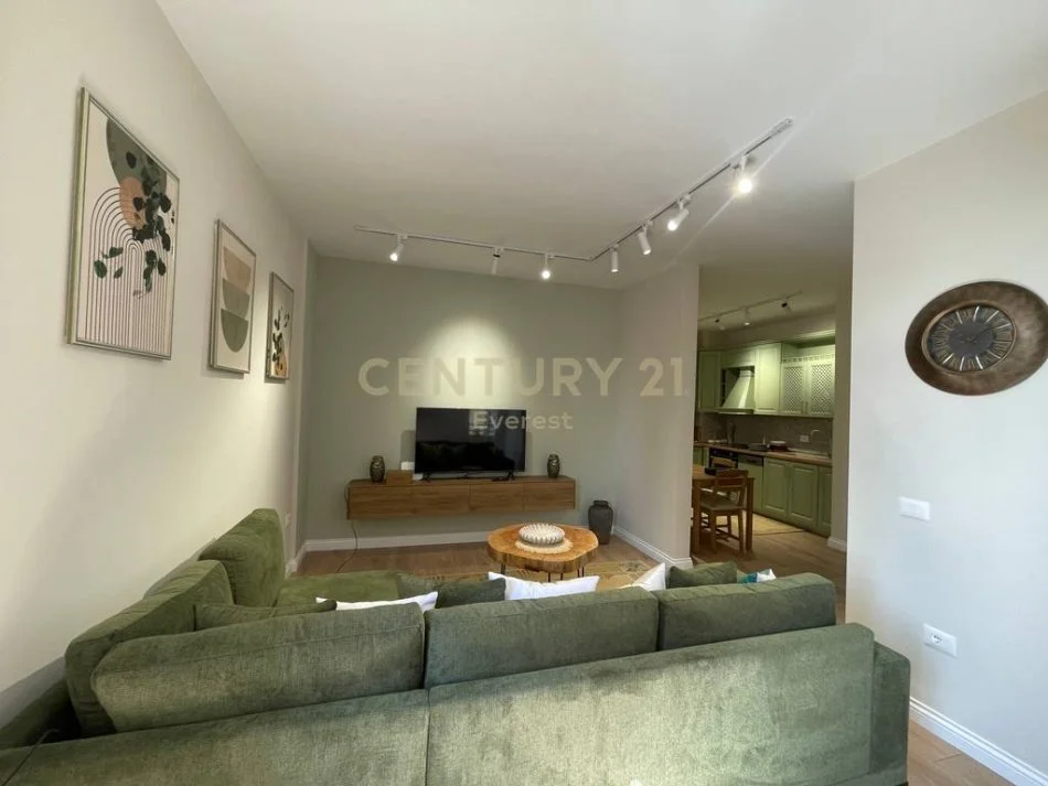 Tirane, jepet me qera apartament 1+1 Kati 7, 95 m² 1.000 € 