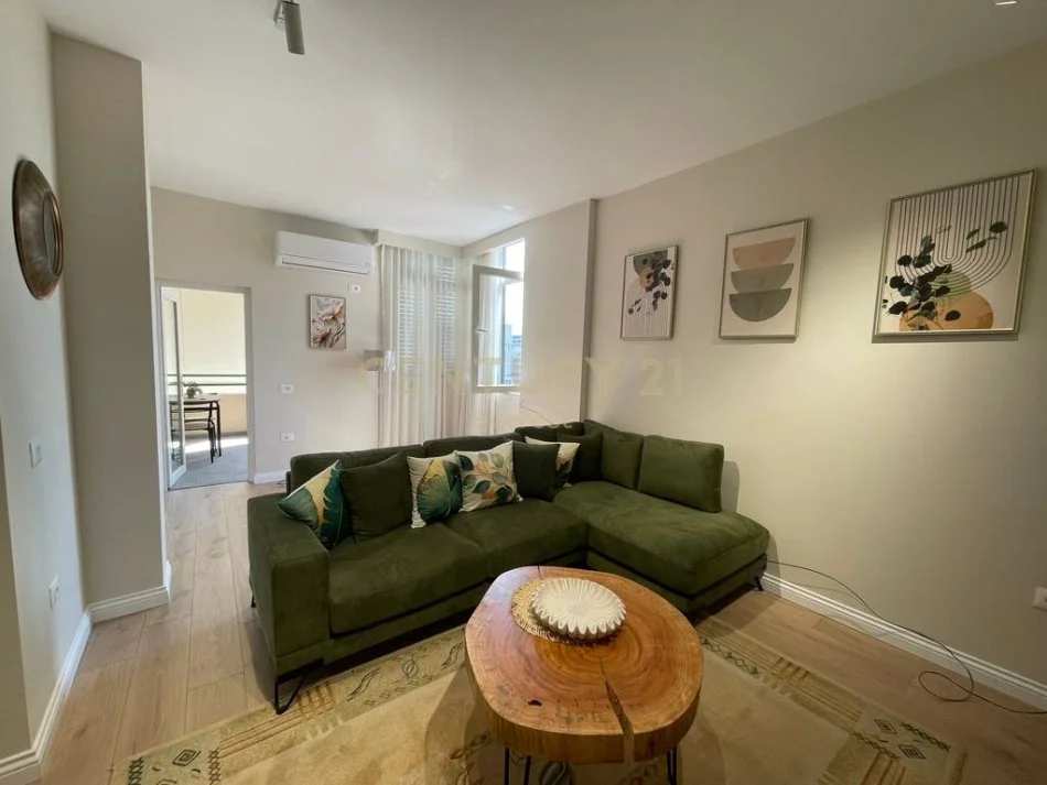 Tirane, jepet me qera apartament 1+1 Kati 7, 95 m² 1.000 € 