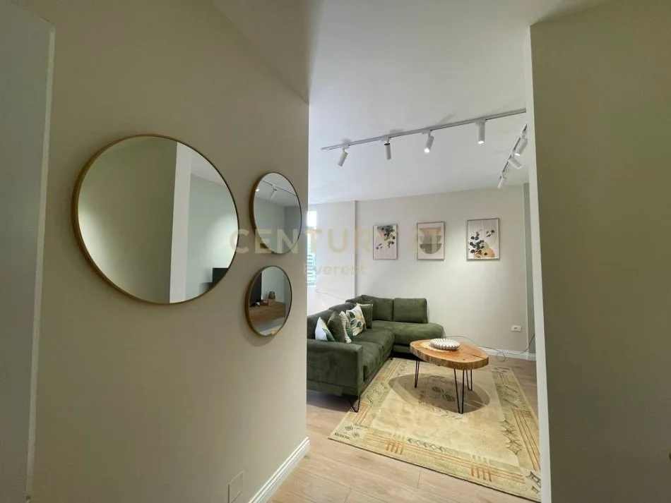 Tirane, jepet me qera apartament 1+1 Kati 7, 95 m² 1.000 € 