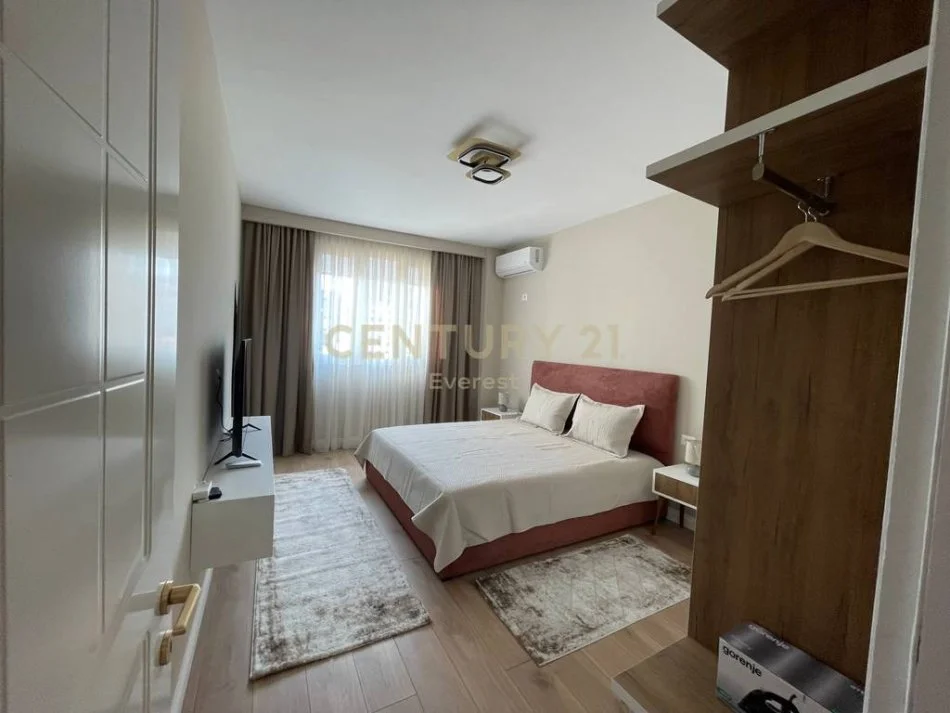 Tirane, jepet me qera apartament 1+1 Kati 7, 95 m² 1.000 € 
