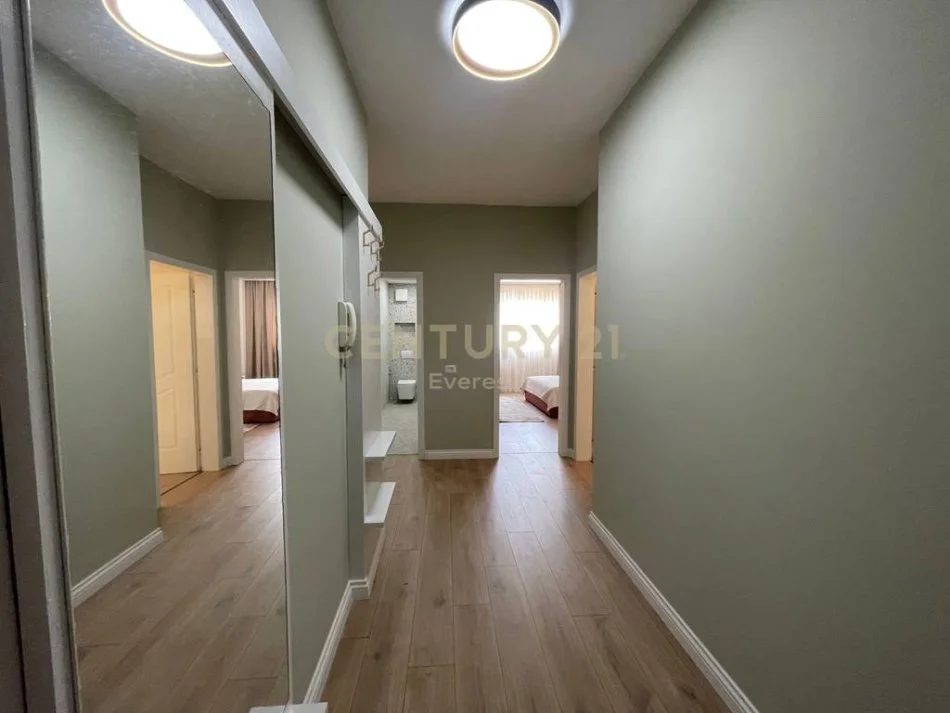 Tirane, jepet me qera apartament 1+1 Kati 7, 95 m² 1.000 € 