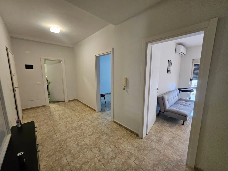 Tirane, jepet me qera apartament 1+1 Kati 6, 60 m² 600 € 