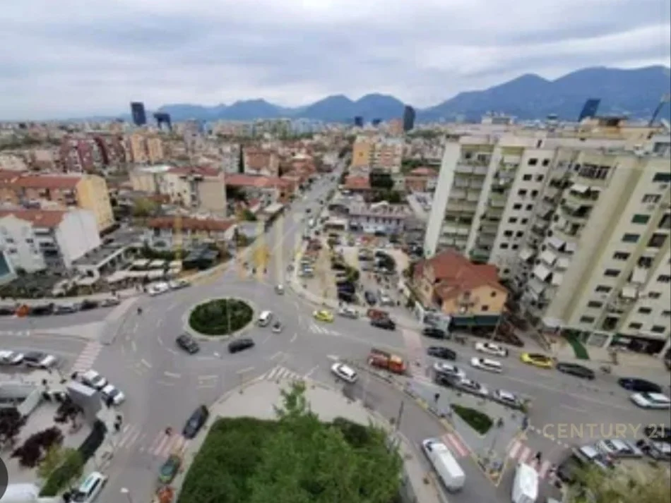 Tirane, jap me qera apartament 3+1 , 150 m² 750 € (Komuna e Parisit)