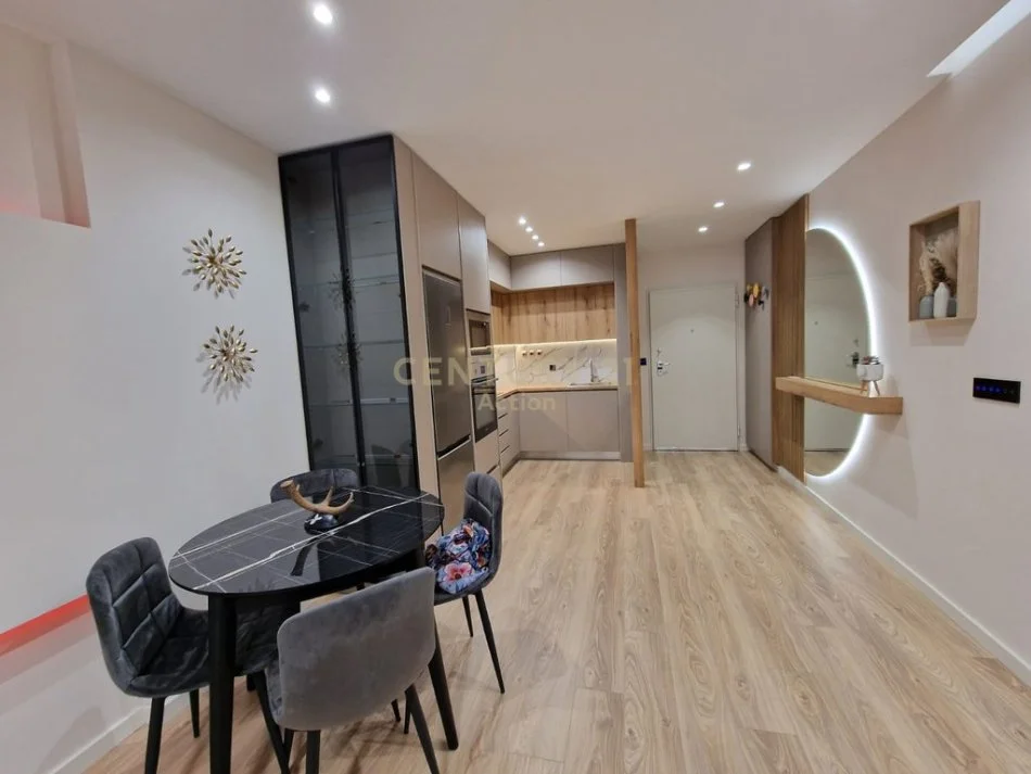 Tirane, jepet me qera apartament Kati 3, 100 m² 1.500 € (ish ekspozita)