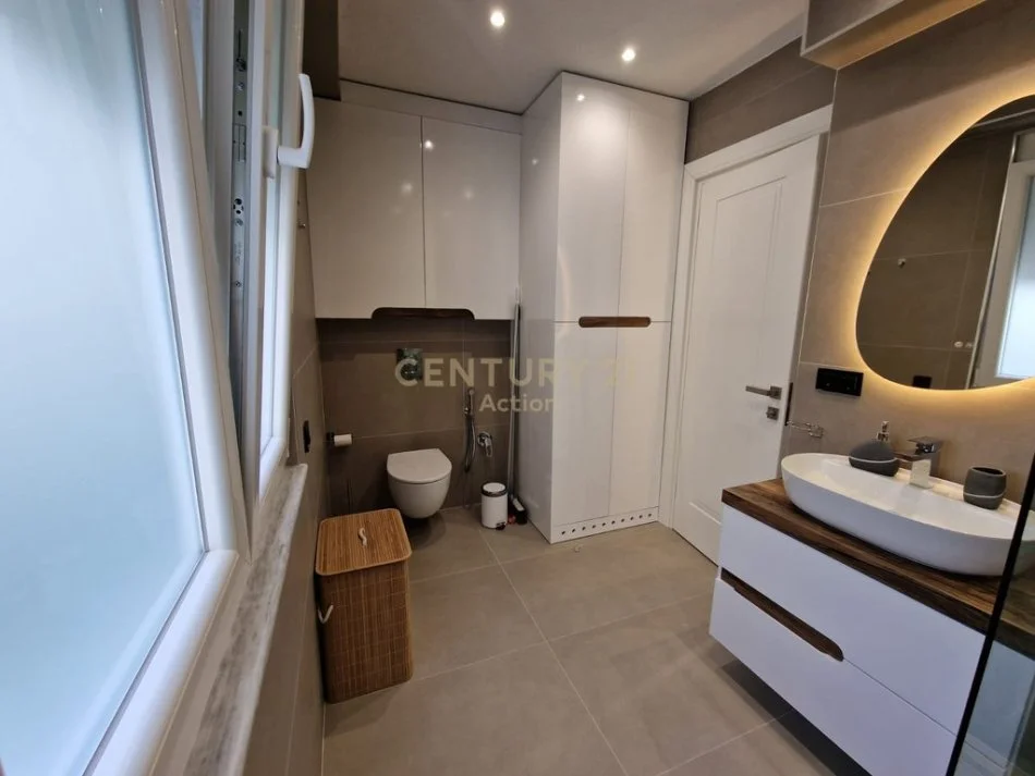 Tirane, jepet me qera apartament Kati 3, 100 m² 1.500 € (ish ekspozita)