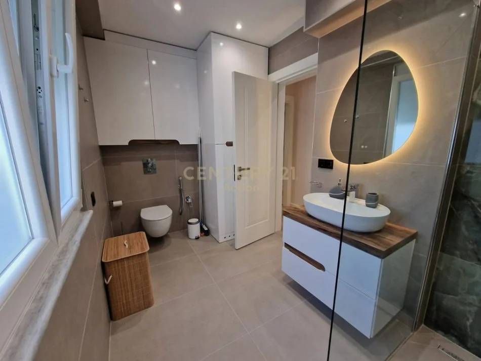 Tirane, jepet me qera apartament Kati 3, 100 m² 1.500 € (ish ekspozita)