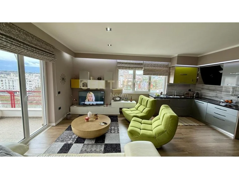 Tirane, jap me qera apartament 3+1 Kati 3, 120 m² 1.300 € (Liqeni i thate)