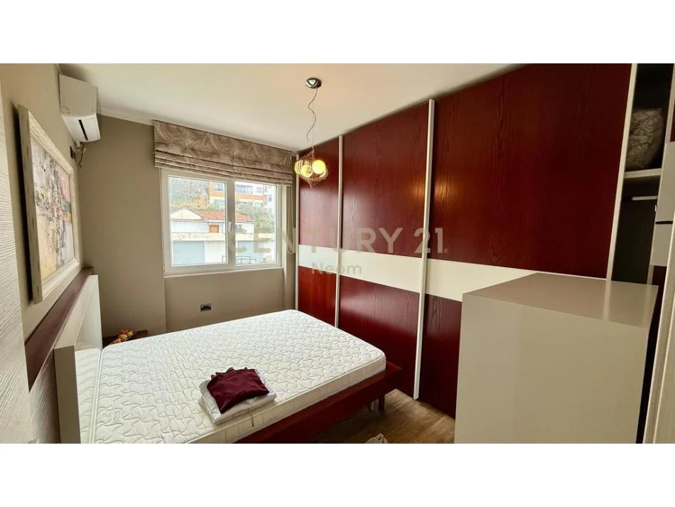 Tirane, jap me qera apartament 3+1 Kati 3, 120 m² 1.300 € (Liqeni i thate)