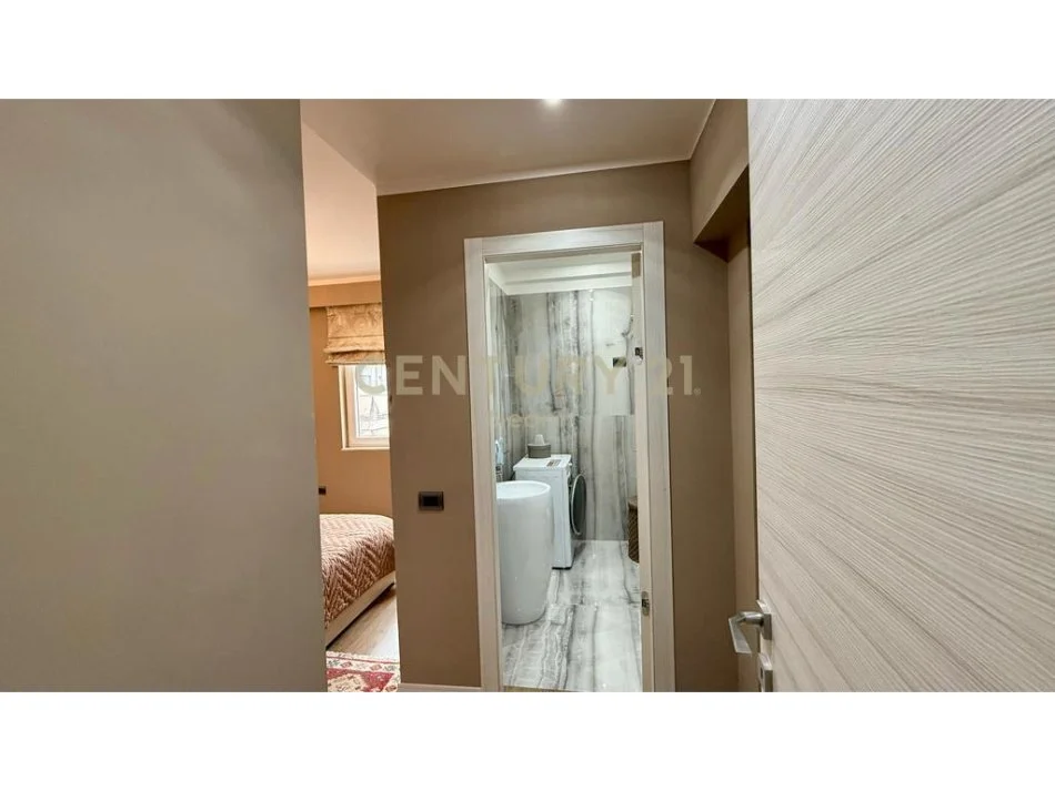 Tirane, jap me qera apartament 3+1 Kati 3, 120 m² 1.300 € (Liqeni i thate)