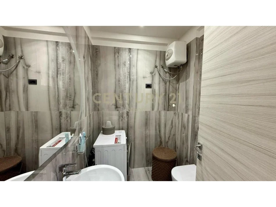 Tirane, jap me qera apartament 3+1 Kati 3, 120 m² 1.300 € (Liqeni i thate)