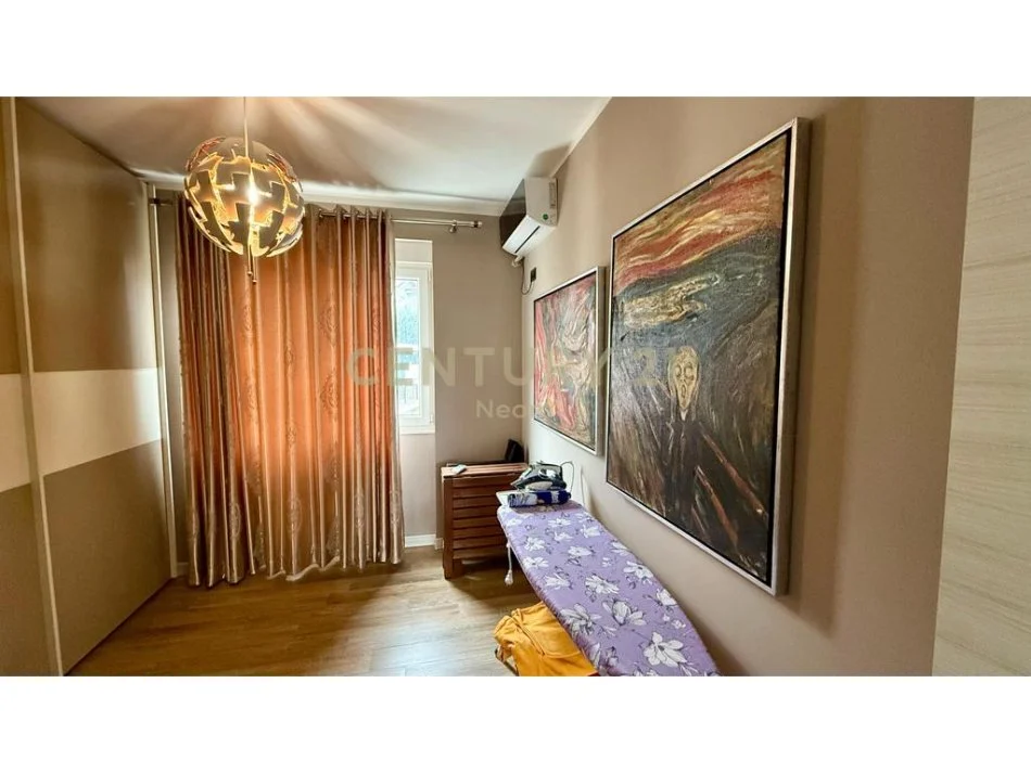Tirane, jap me qera apartament 3+1 Kati 3, 120 m² 1.300 € (Liqeni i thate)