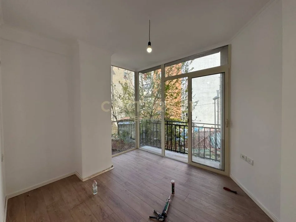 Tirane, shitet apartament 1+1 Kati 1, 43 m² 120.000 € (mine peza)