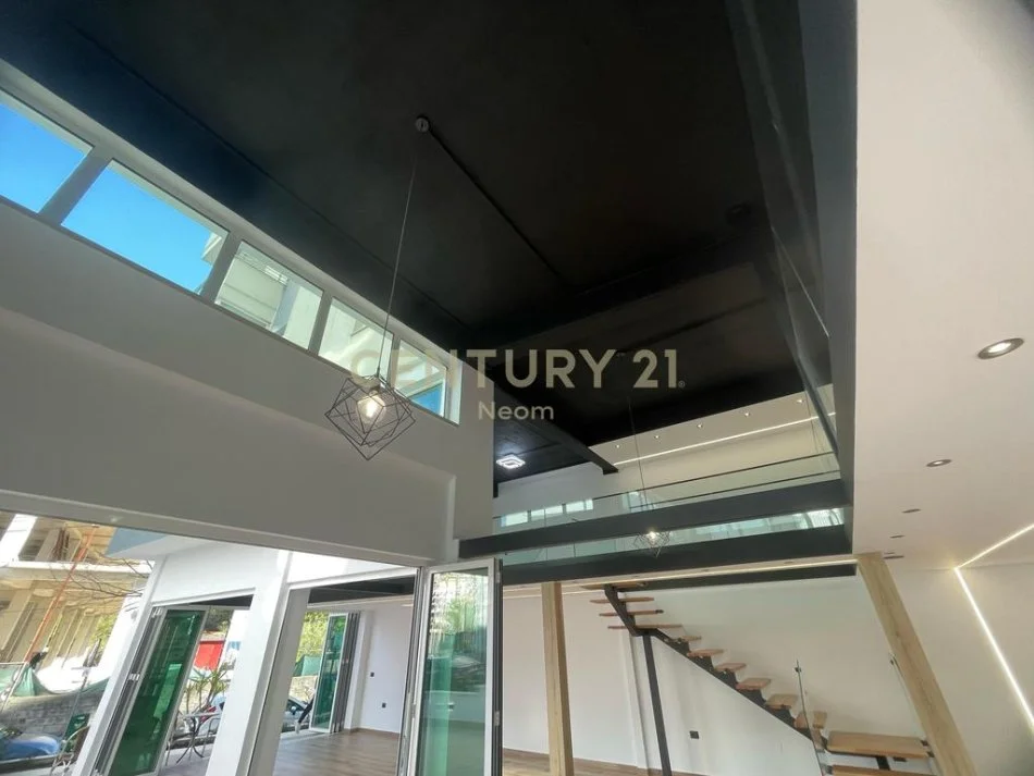 Tirane, jepet me qera lokal Kati 0, 190 m² 1.200 € 