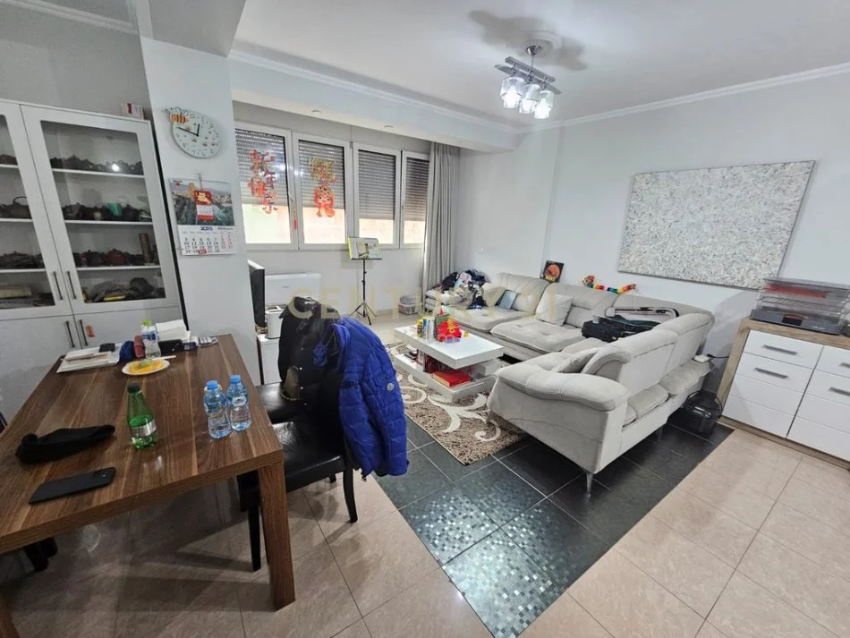Tirane, shes apartament 3+1+2 , 125 m² 315.000 € (Rruga e Kavajës)