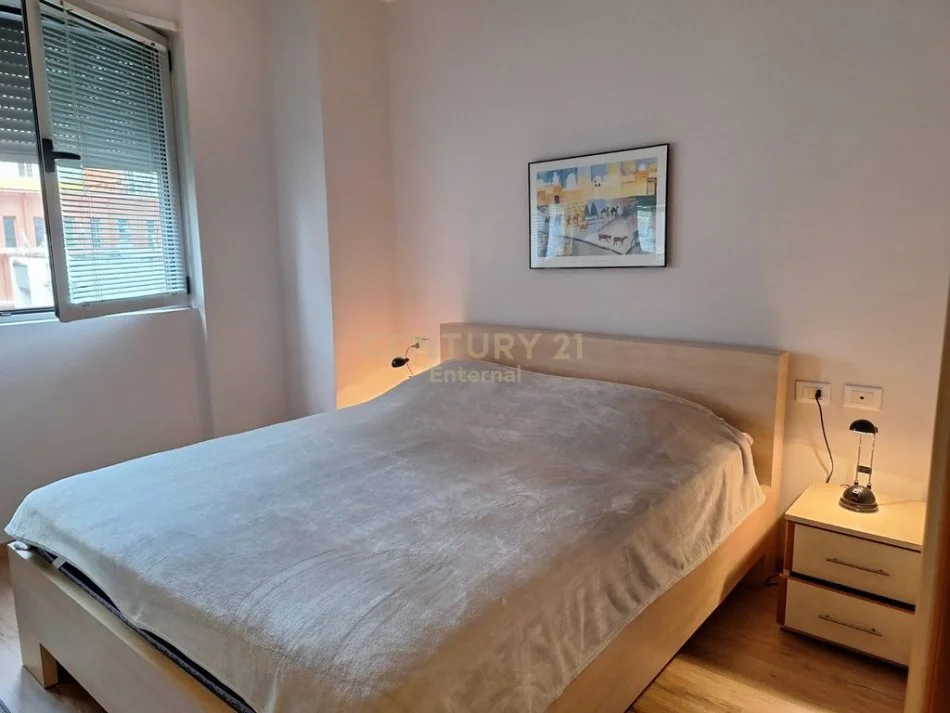 Tirane, jepet me qera apartament 2+1+Ballkon Kati 5, 105 m² 900 € (ENT112220)