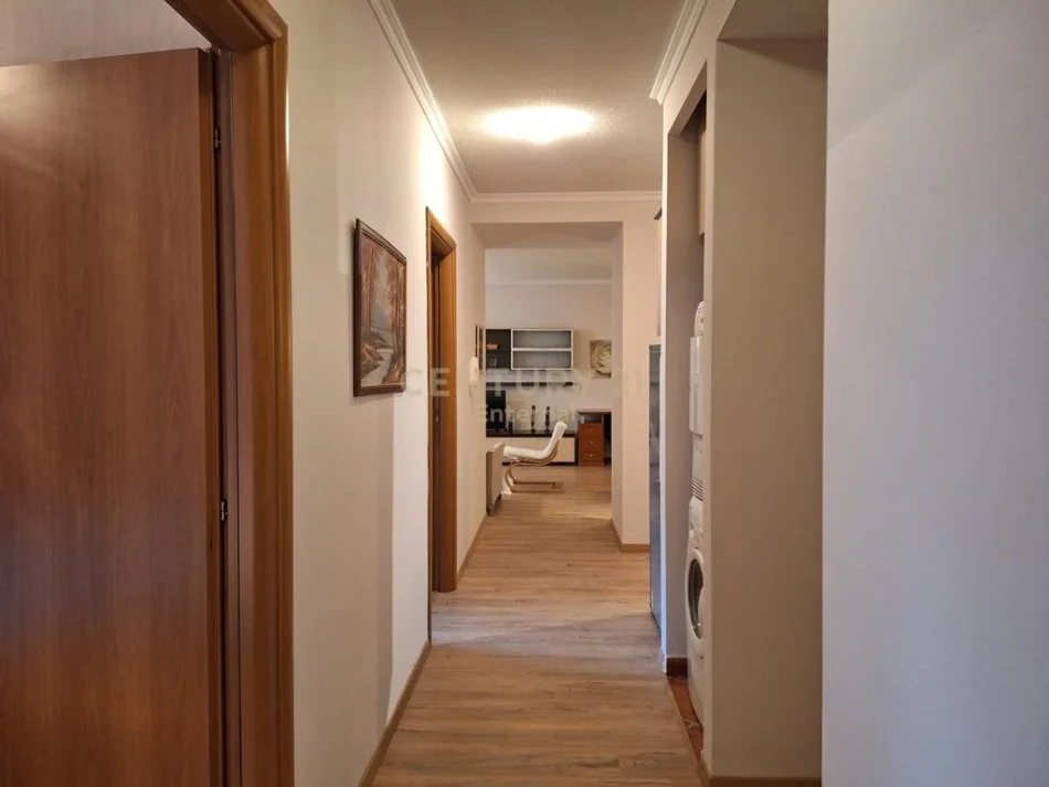 Tirane, jepet me qera apartament 2+1+Ballkon Kati 5, 105 m² 900 € (ENT112220)