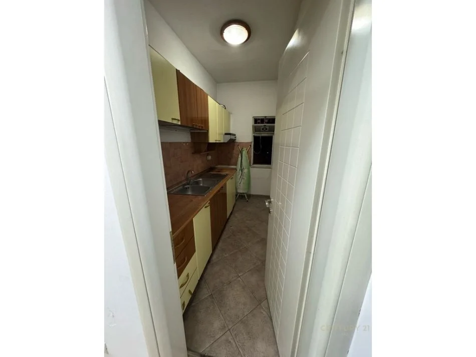 ZYRE PER QIRA PERBALLE ME LIBRIN UNIVERSITAR!