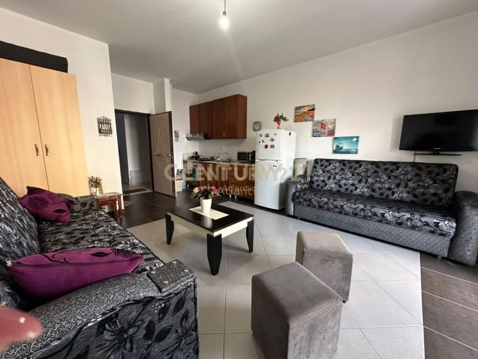 Durres, jepet me qera garsonier 1+1 , 42 m² 230 € 