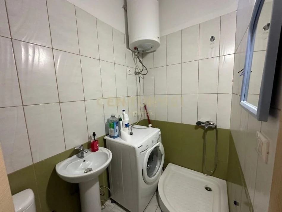 Durres, jepet me qera garsonier 1+1 , 42 m² 230 € 