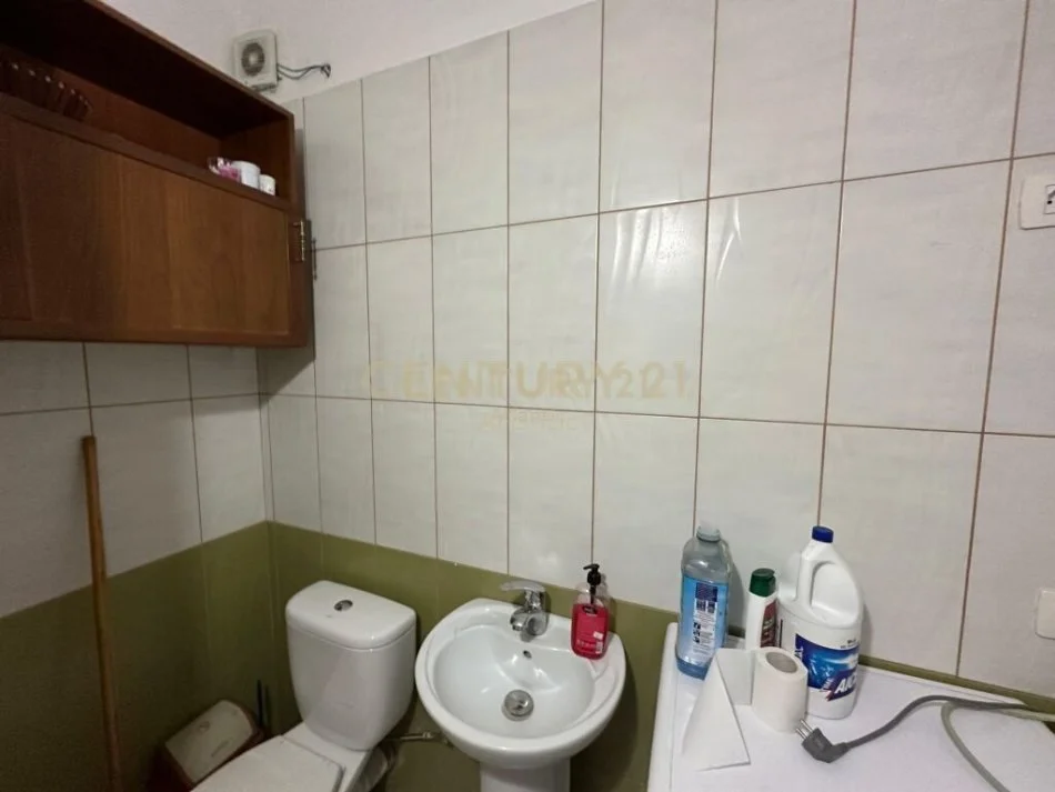 Durres, jepet me qera garsonier 1+1 , 42 m² 230 € 