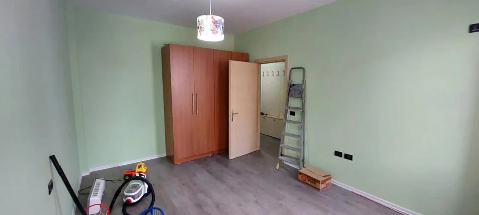 Tirane, jepet me qera apartament 2+1+Ballkon Kati 7, 140 m² 550 € (rruga Hamdi Sina)