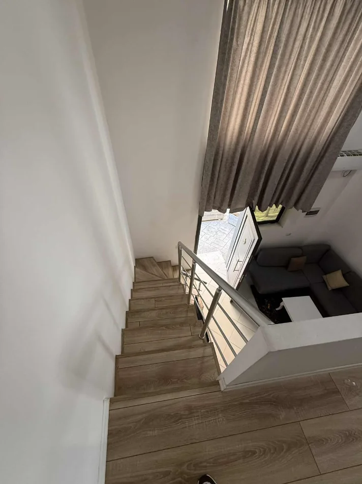 Tirane, jepet me qera apartament duplex Dublex Kati 1, 60 m² 450 € (Spitali QSUT)
